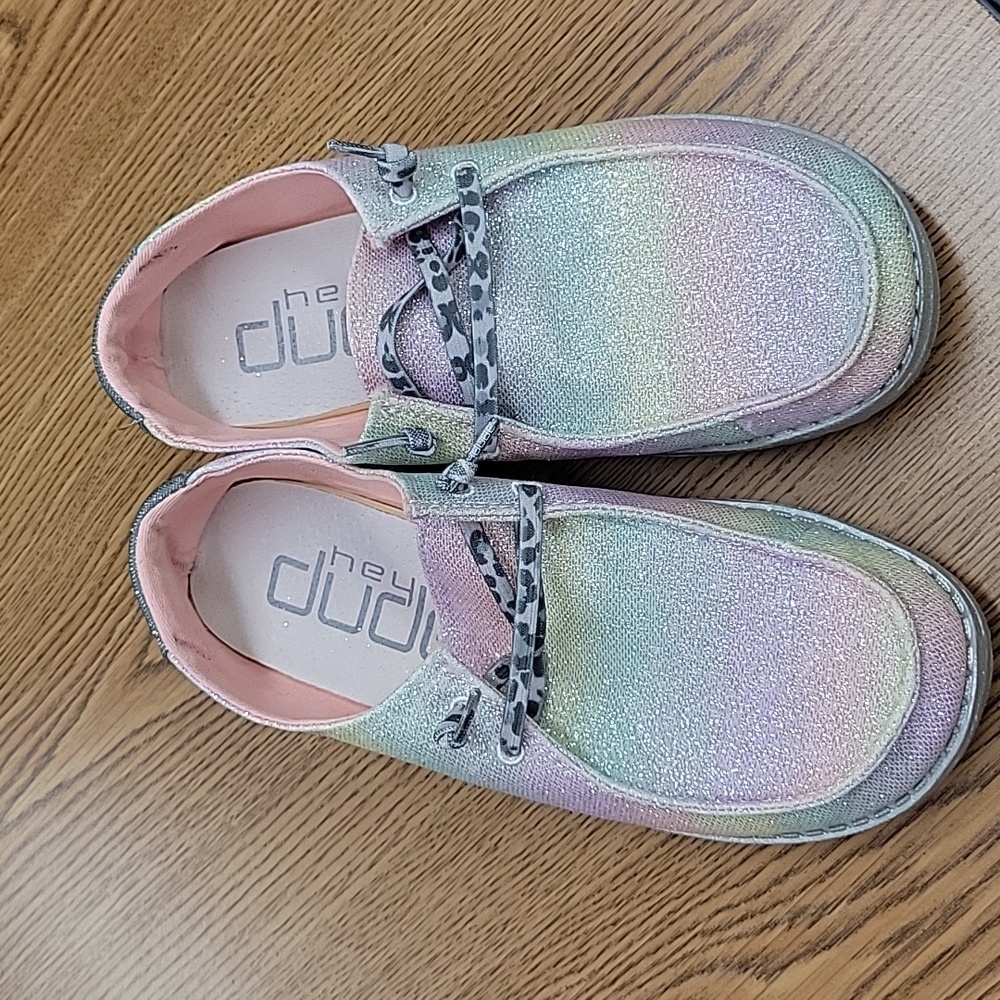 EUC Hey dudes girls sz 4 womens size 5